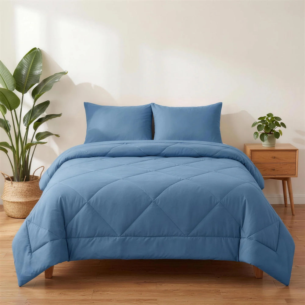 Edredón EasySleep azul costero sobre una cama