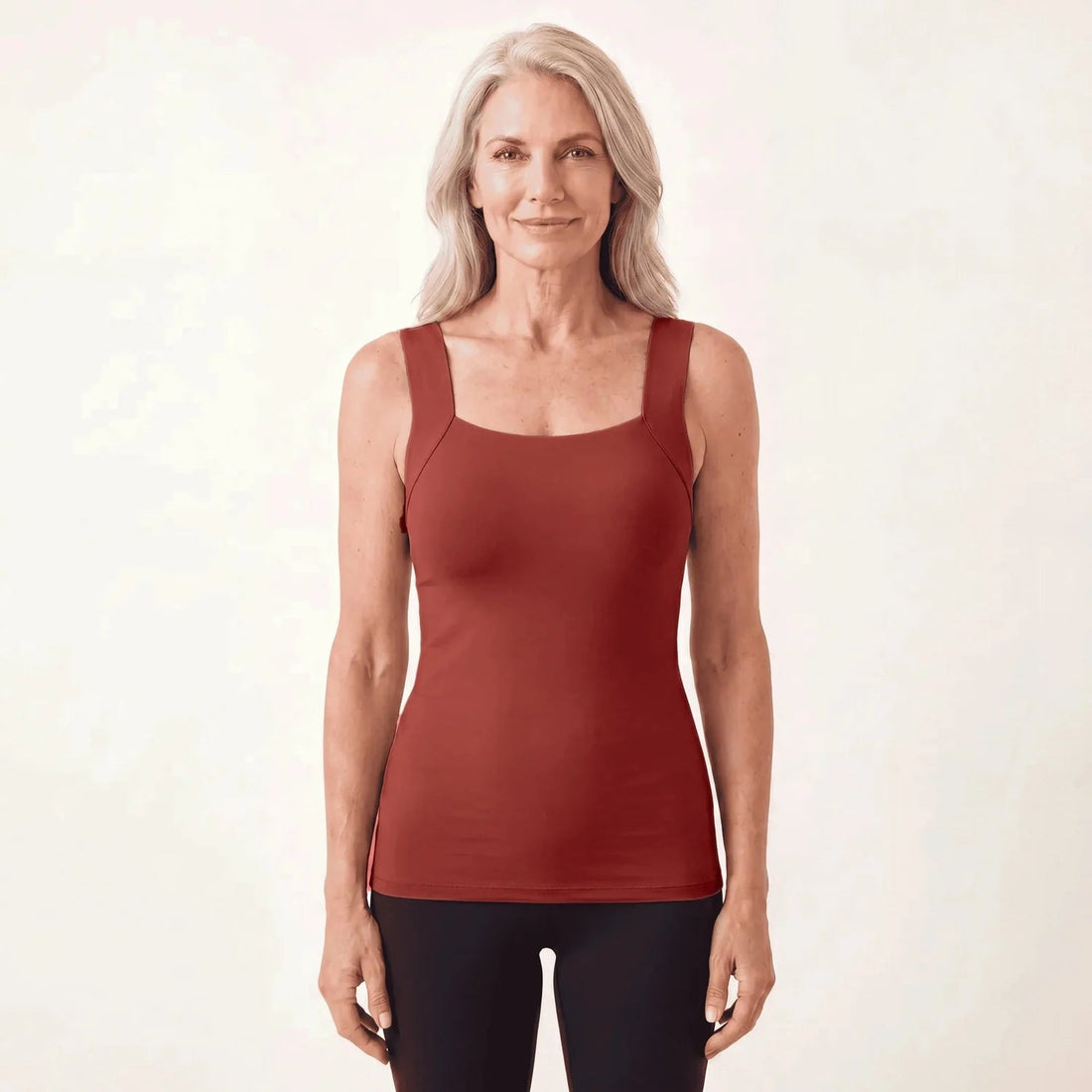 Camiseta Sculpt en rojo ladrillo